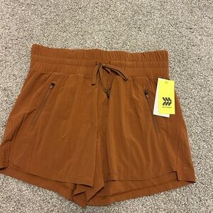 NWT All in Motion Women's Woven Mid-Rise Shorts 4" in Chestnut